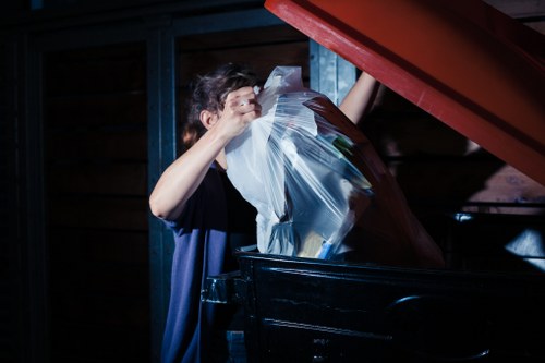 Commercial waste removal services in Finsburypark